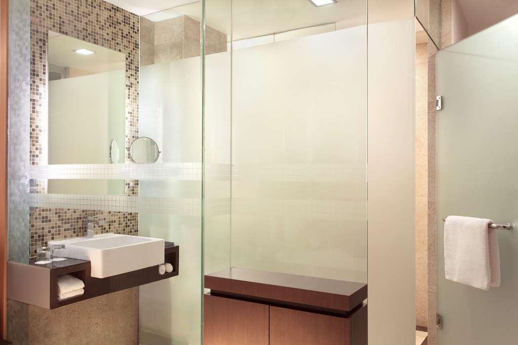 Aiho Hotel Medan Zimmer foto